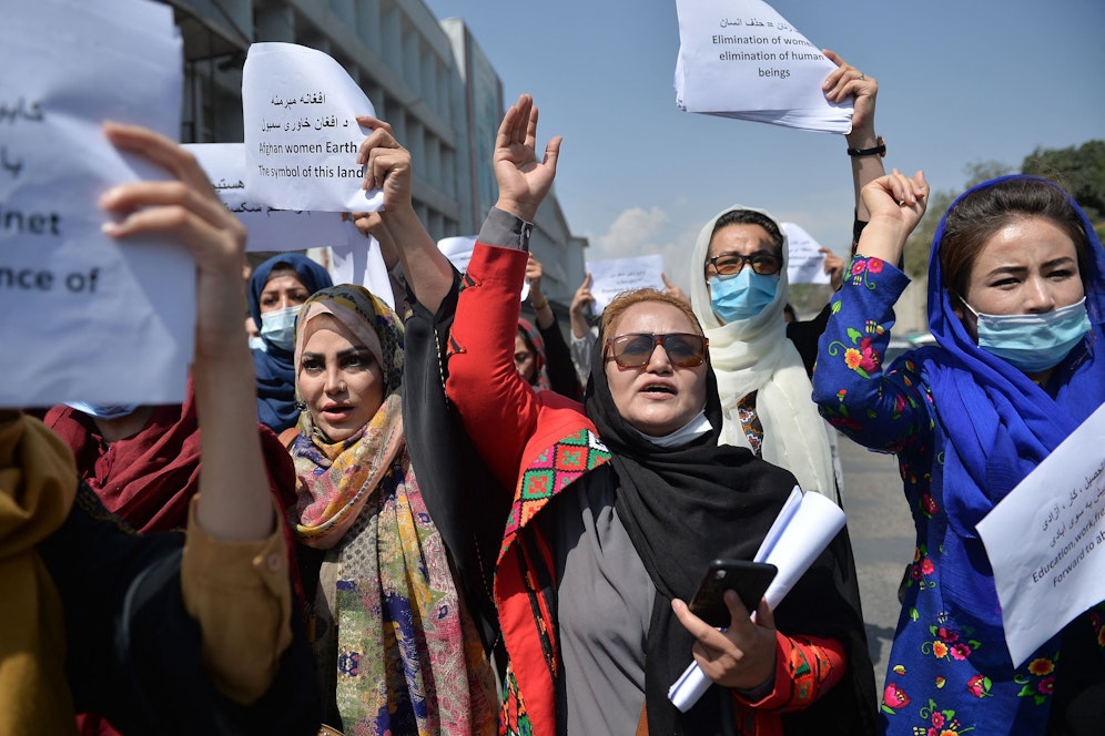Frauen demonstrieren in Kabul.