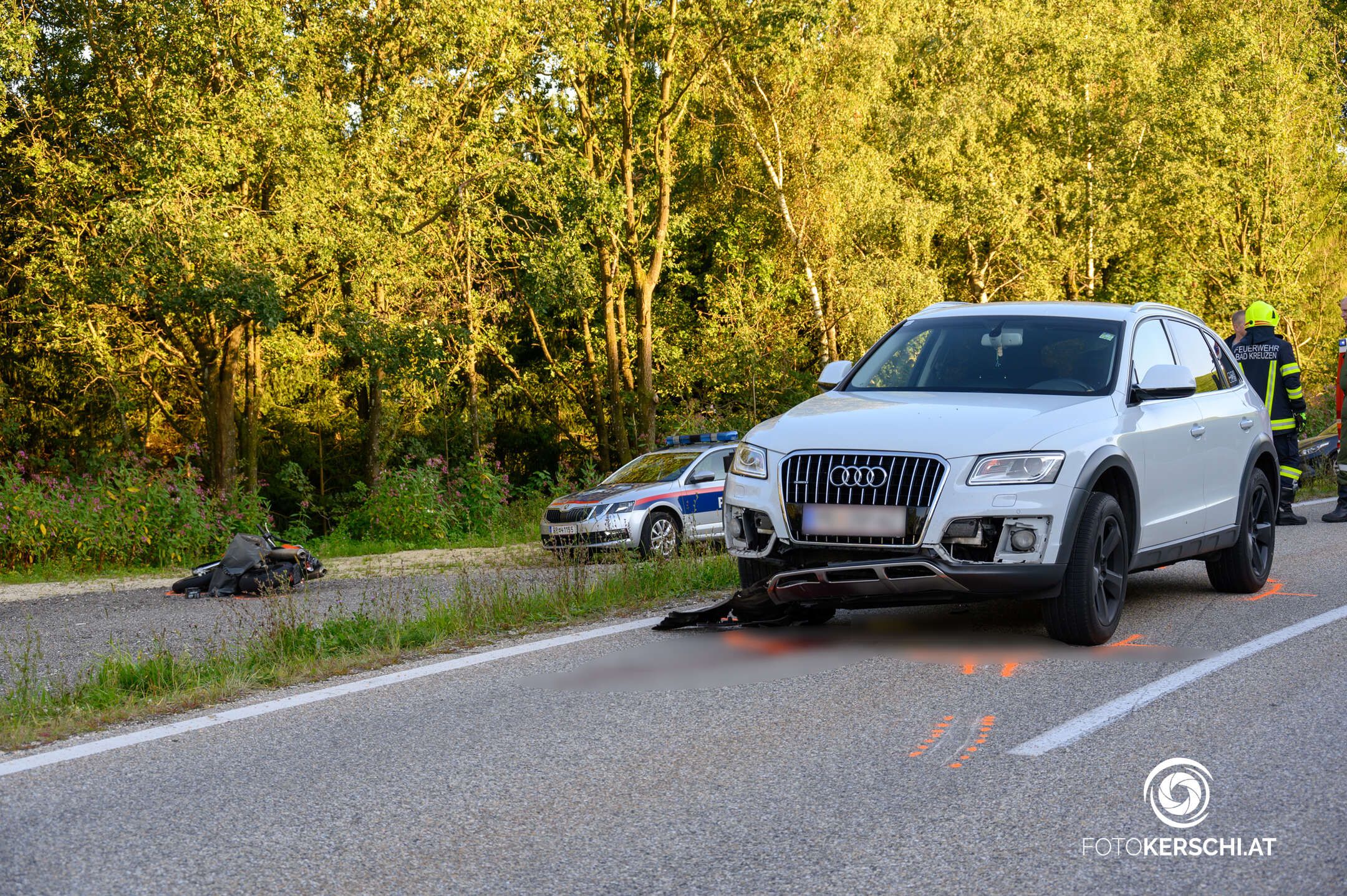 Tödlicher Motorradunfall im Bezirk Perg: Ein Biker geriet in den Gegenverkehr.