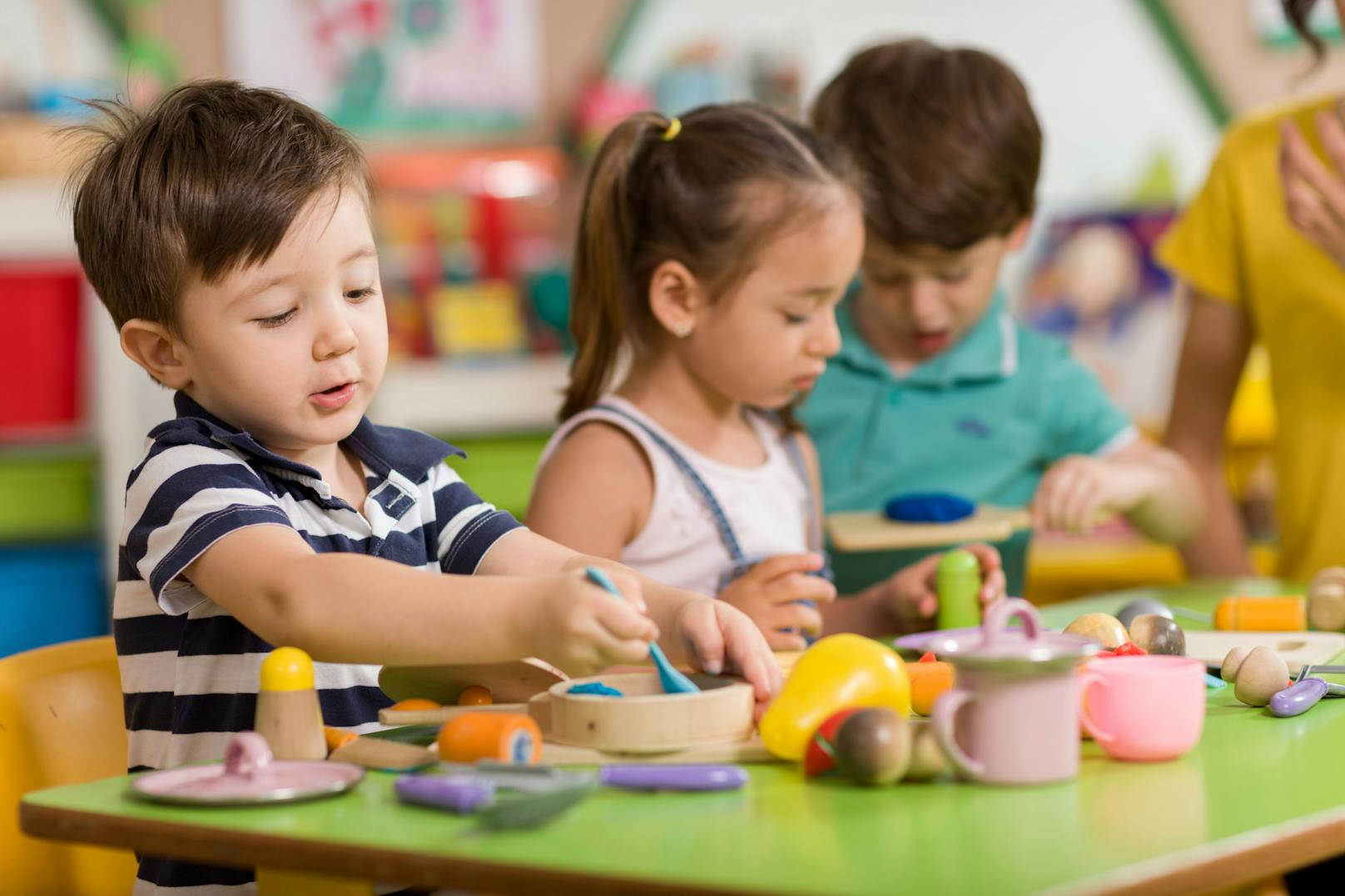 Personalmangel in Kindergärten – nun reagiert Polaschek