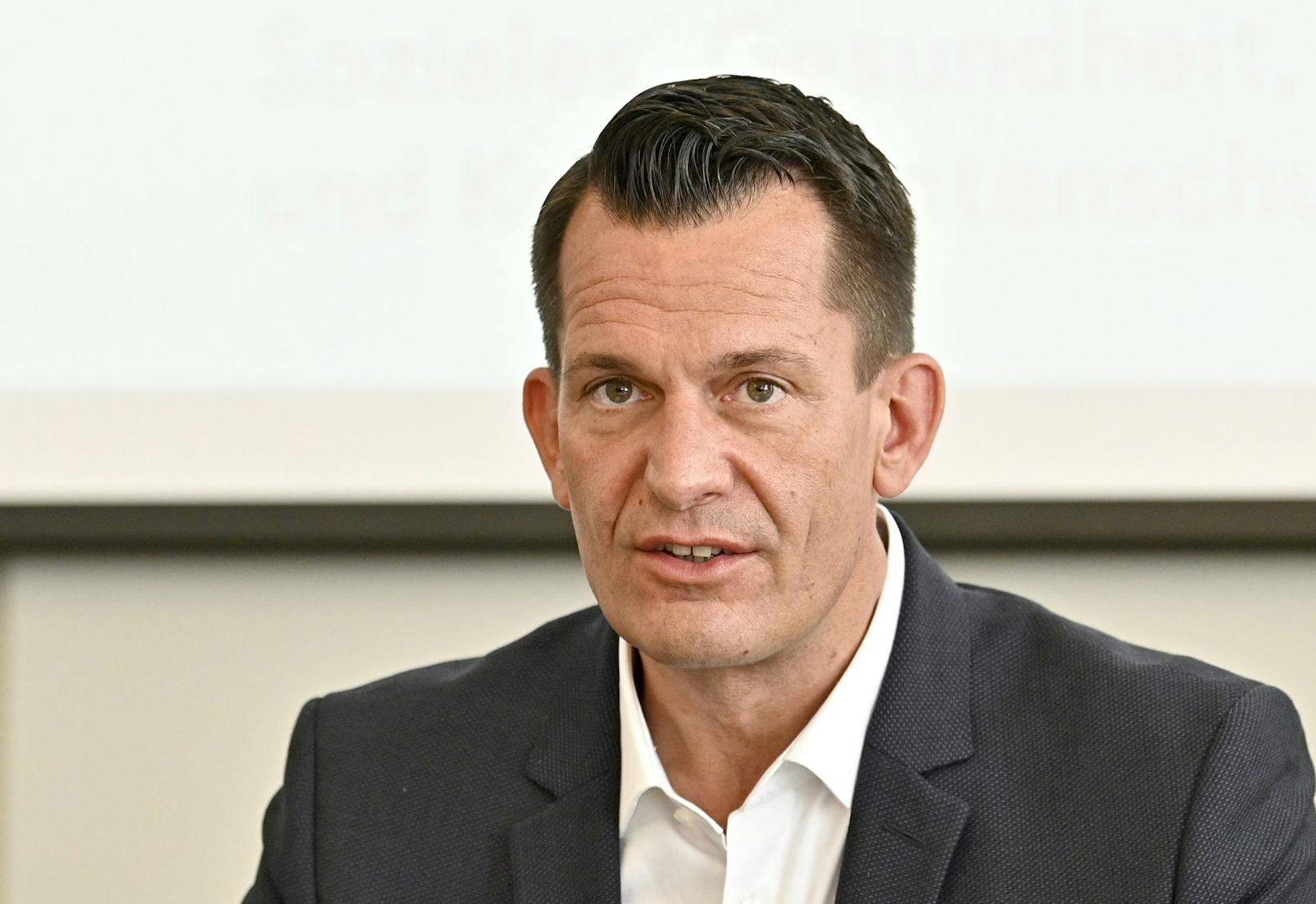 Gesundheitsminister Wolfgang Mückstein hat angesichts der steigenden Corona-Zahlen bereits ein Maßnahmen-Paket geschnürt.