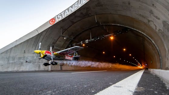 Nach zwei erfolgreich durchquerten Tunneln war der Weltrekord aufgestellt. 