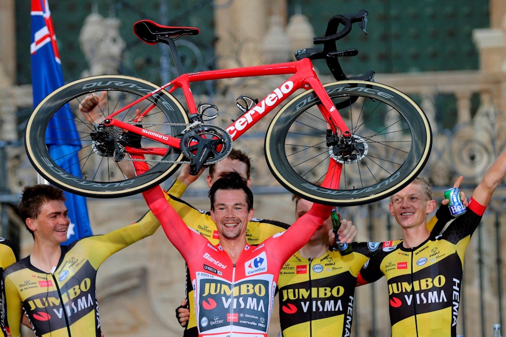 Primoz Roglic mit seinem Dienstfahrzeug