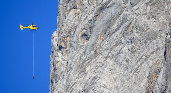 Eine Bergung des Paares&nbsp;mittels Hubschrauber war nicht möglich, da der Heli nicht nahe genug an die Felswand fliegen konnte (Symbolfoto)