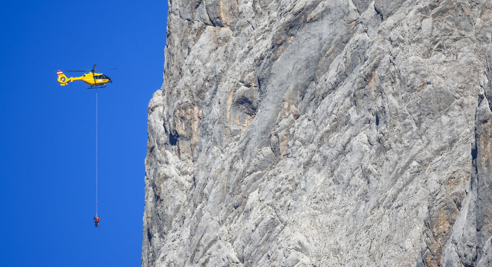 Wiener hängt fünf Stunden in Felswand im Montafon fest