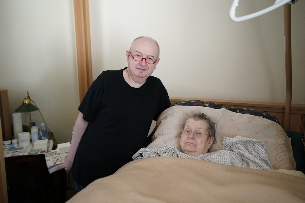 Erich Kopecky (56) kämpfte mit Hausverwaltung, damit seine Mutter Gertrude (81) in ihrer Wohnung nicht mehr frieren muss.