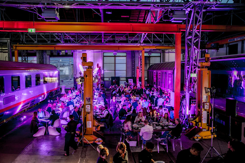NAKED KITCHEN Pop Up Dining in der Remise: Exquisite Küche trifft auf außergewöhnliche Locations.