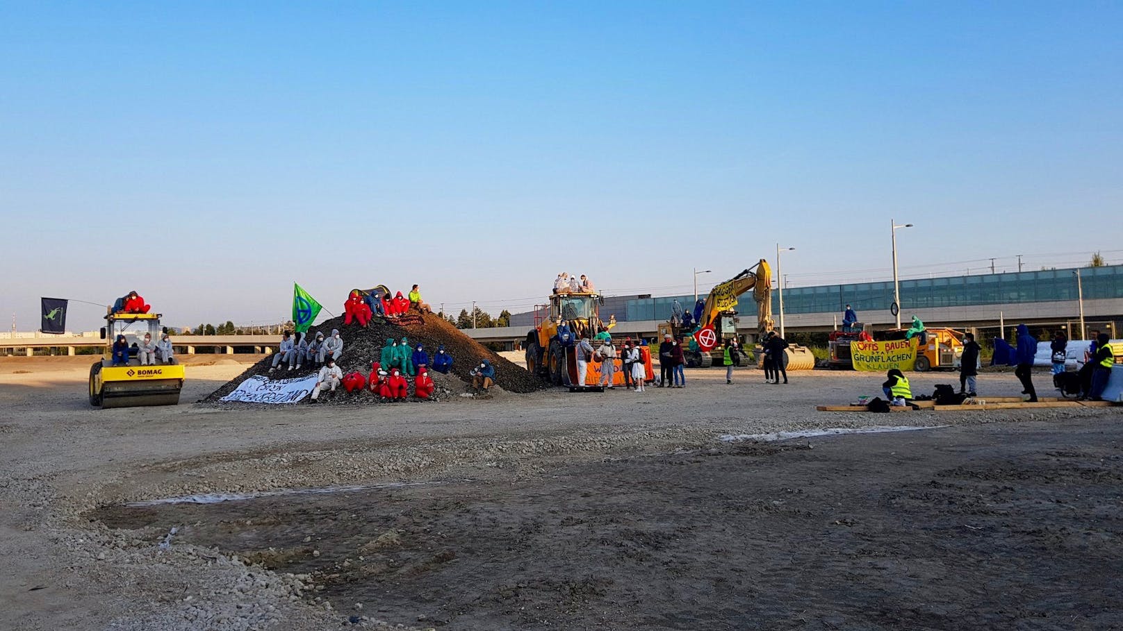 Die neue Woche startet mit einer weiteren Blockade einer Baustelle der Stadtstraße.