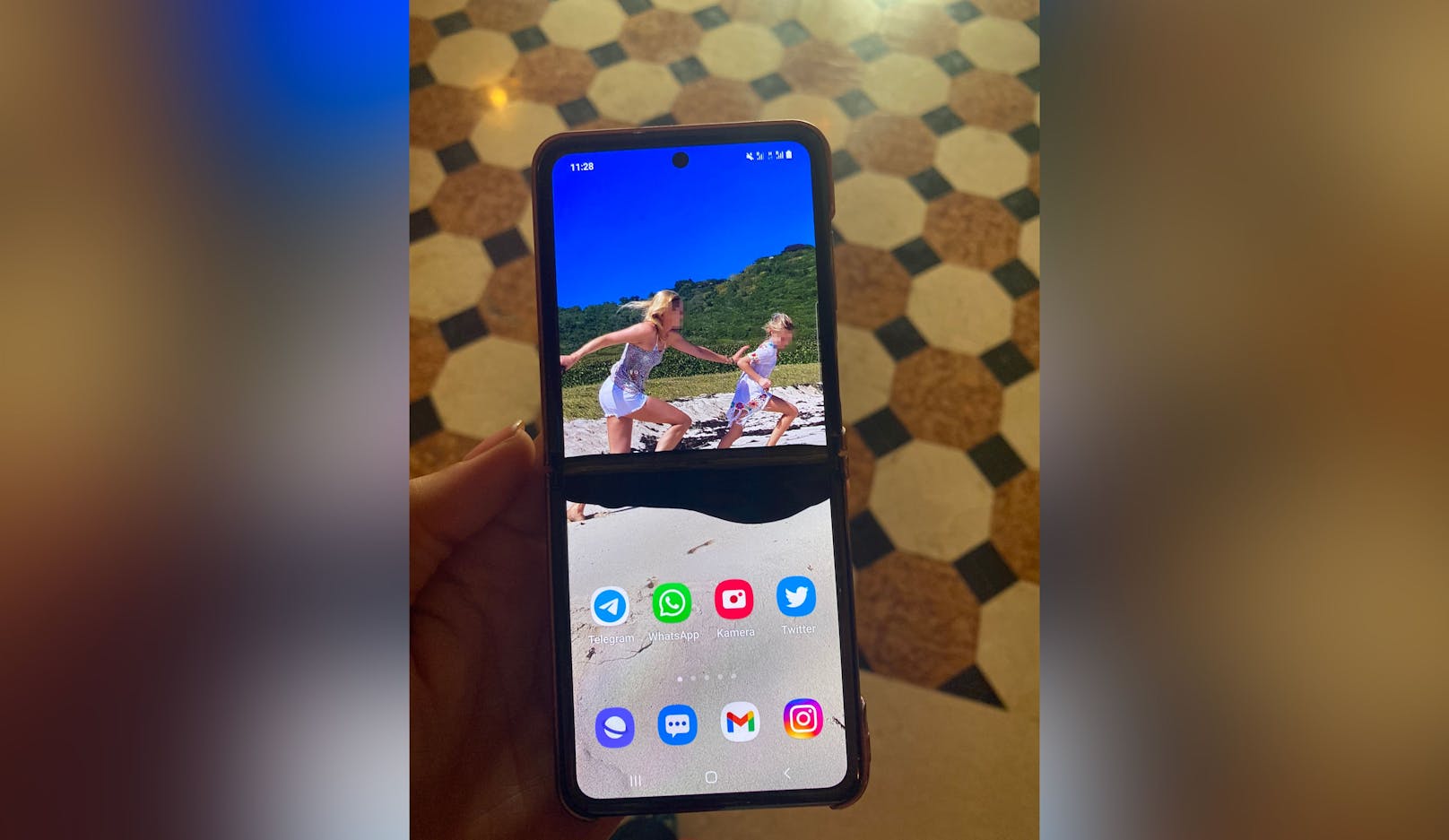 KlappDisplay nach 9 Monaten kaputt 540 € für Reparatur! Heute.at