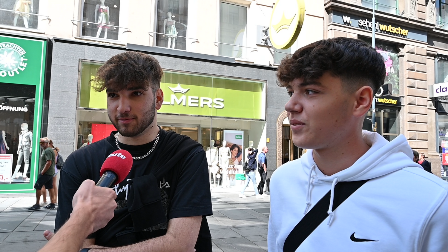 Die 17-jährigen Schüler Atacan und Ivan berichten vom ersten Schultag 2021/2022.