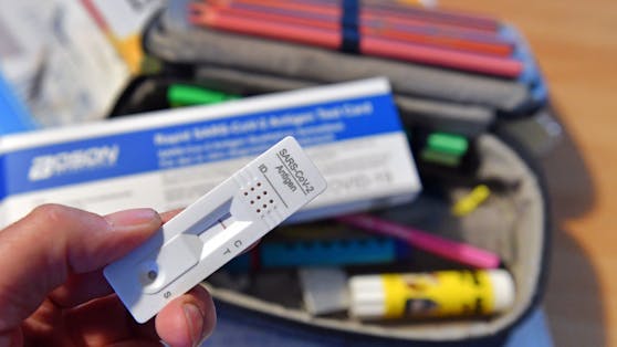 Der erste Schultag in Wien startete mit 63 positiven Antigen-Schnelltests. Nun werden die Verdachtsfälle aussagekräftigeren PCR-Tests unterzogen. (Symbolbild)