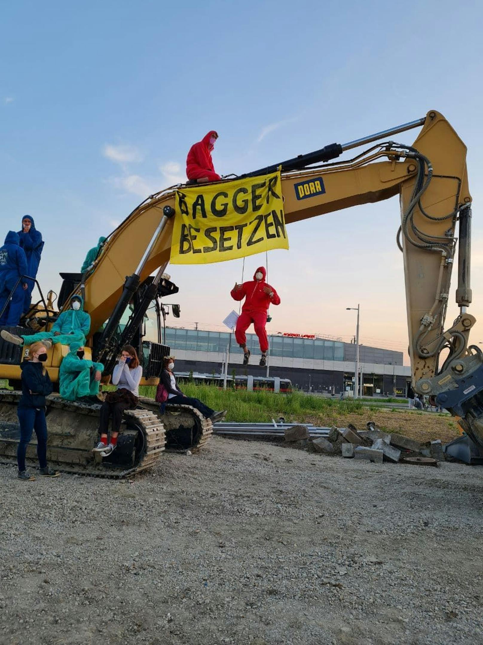 Die neue Woche startet mit einer weiteren Blockade einer Baustelle der Stadtstraße.