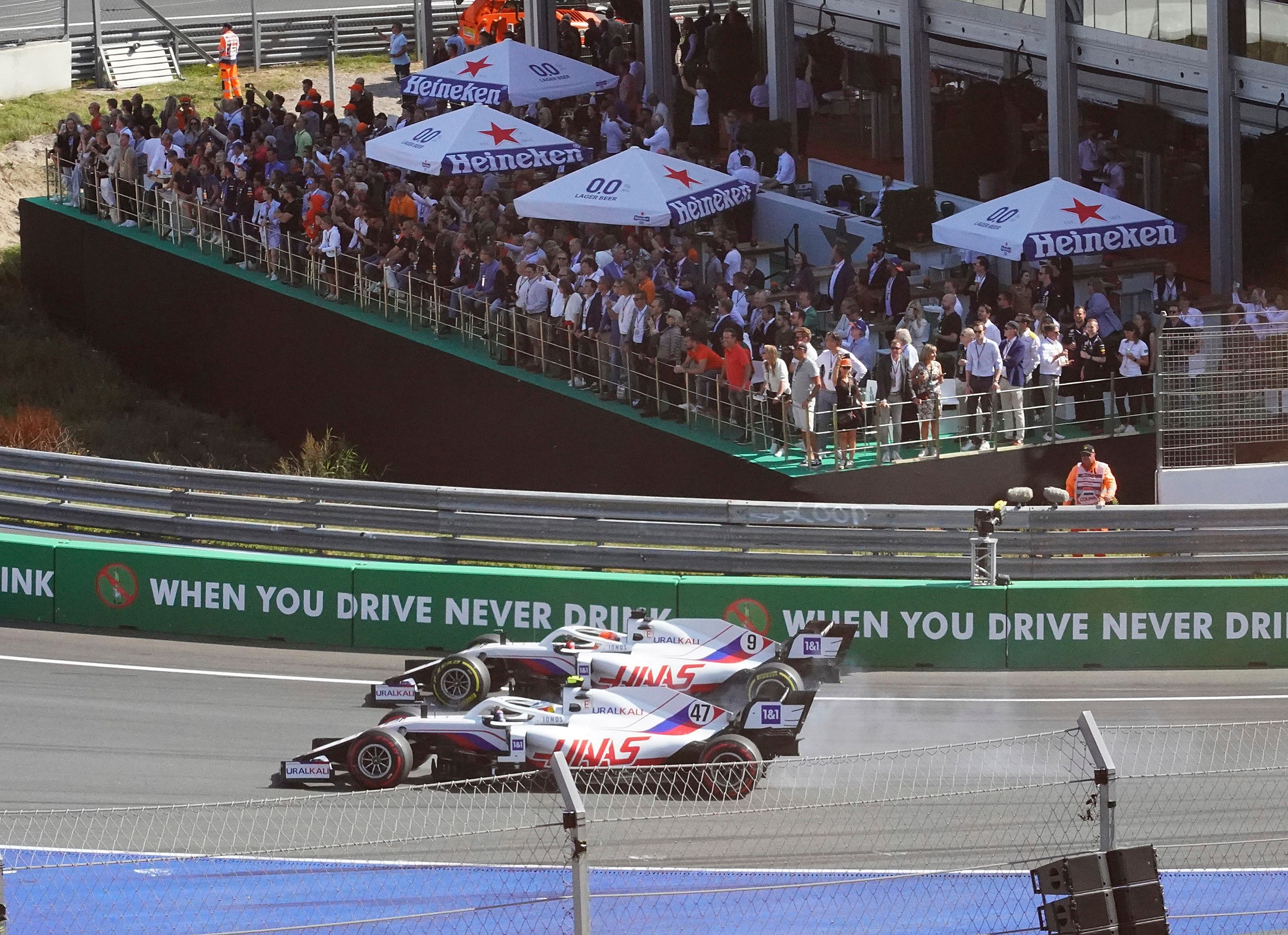 Mick Schumacher und Nikita Mazepin im Infight.