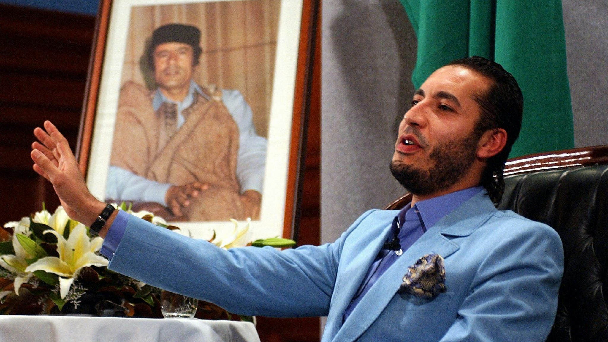 Download von www.picturedesk.com am 06.09.2021 (11:34).  epa000364188 Al-Saadi Gaddafi, the third son of Libyan leader Colonel Muammar Gaddafi, during a press conference in Sydney on Monday, 07 February 2005. Mr Gaddaffi is in Australia to lead the Libyan national football team on a two-match visit and also plans to hold trade talks with Australian Foreign Minister Alexander Downer and Trade Minister Mark Vaile. EPA/Mick Tsikas AUSTRALIA AND NEW ZEALAND OUT - 20050207_PD14936 - Rechteinfo: Rights Managed (RM)