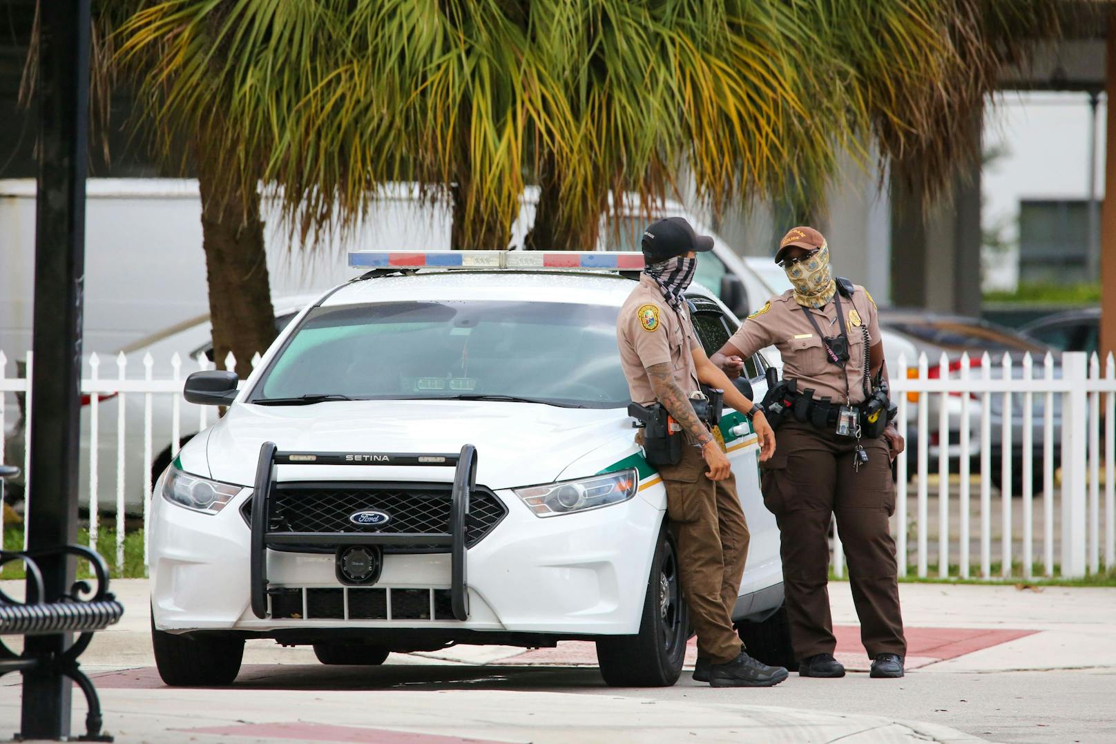 Im US-Staat Florida hat ein schwer bewaffneter Mann vier Menschen getötet, darunter ein Baby.