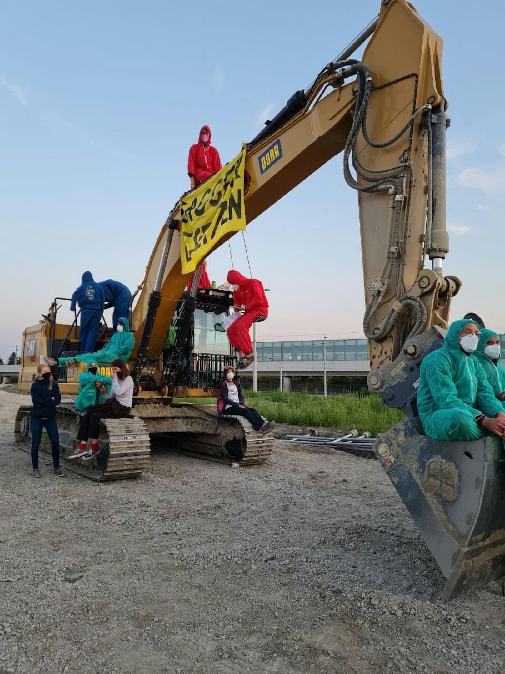 Die neue Woche startet mit einer weiteren Blockade einer Baustelle der Stadtstraße.