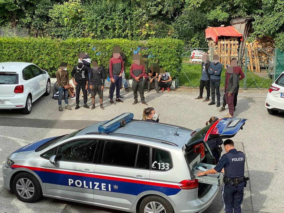 Polizei griff Flüchtlinge auf (Symbolbild von Aufgriff vor 10 Tagen in Biedermannsdorf)