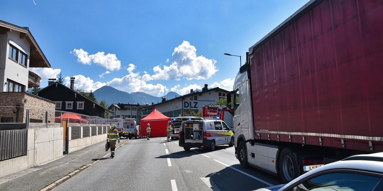 Deutscher Biker stirbt bei Crash mit Lkw in Kitzbühel heute.at