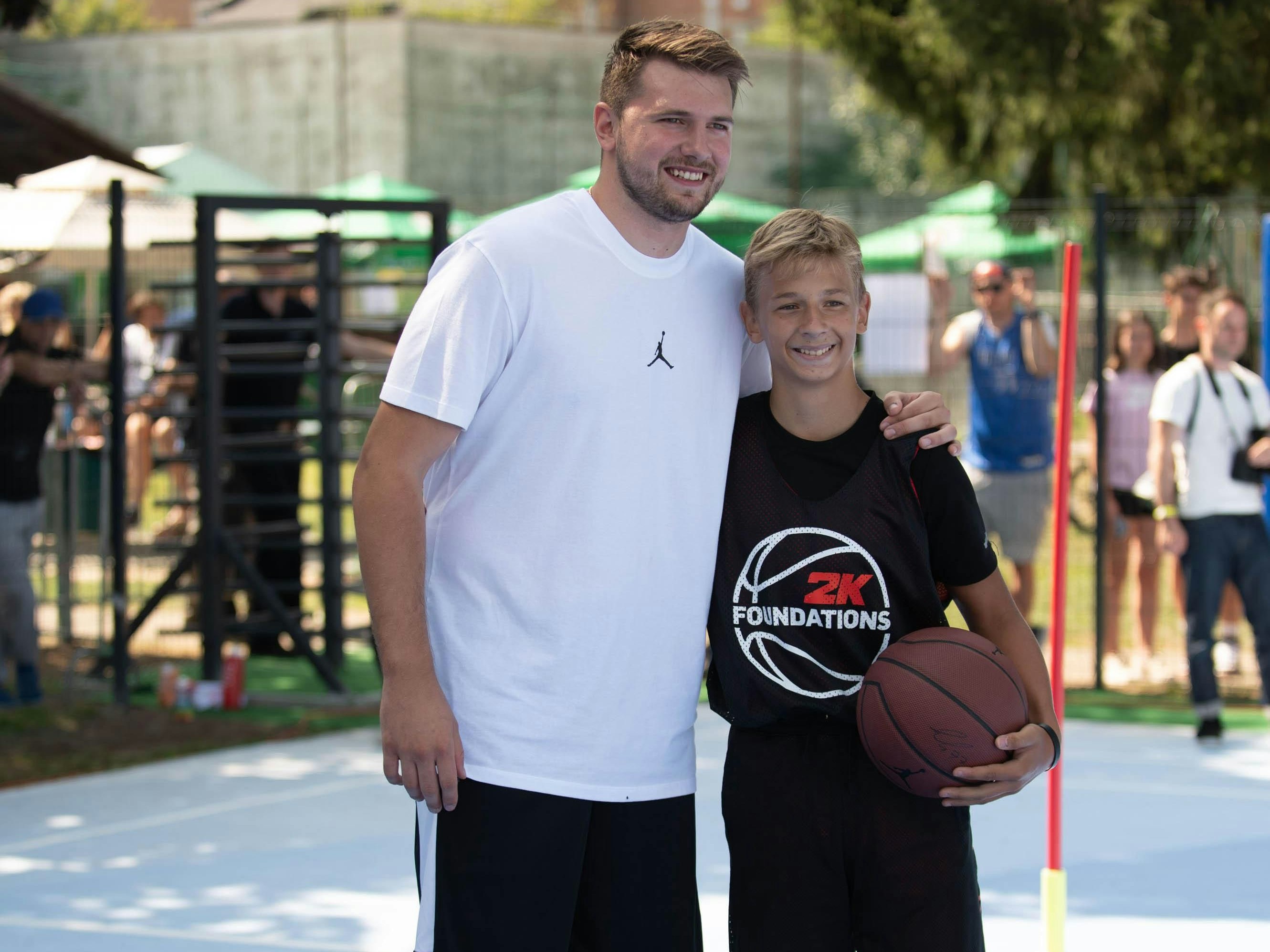 Luka kehrt nach Ljubljana zurück, um die Courts seiner Kindheit mit einem Design neu zu gestalten.