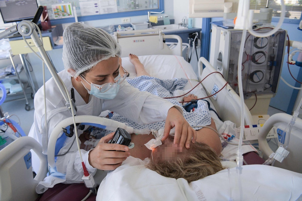 Corona-Drama: Es befinden sich bereits fünf Mal so viele Patienten in den Intensivstationen wie im Jahr 2020.