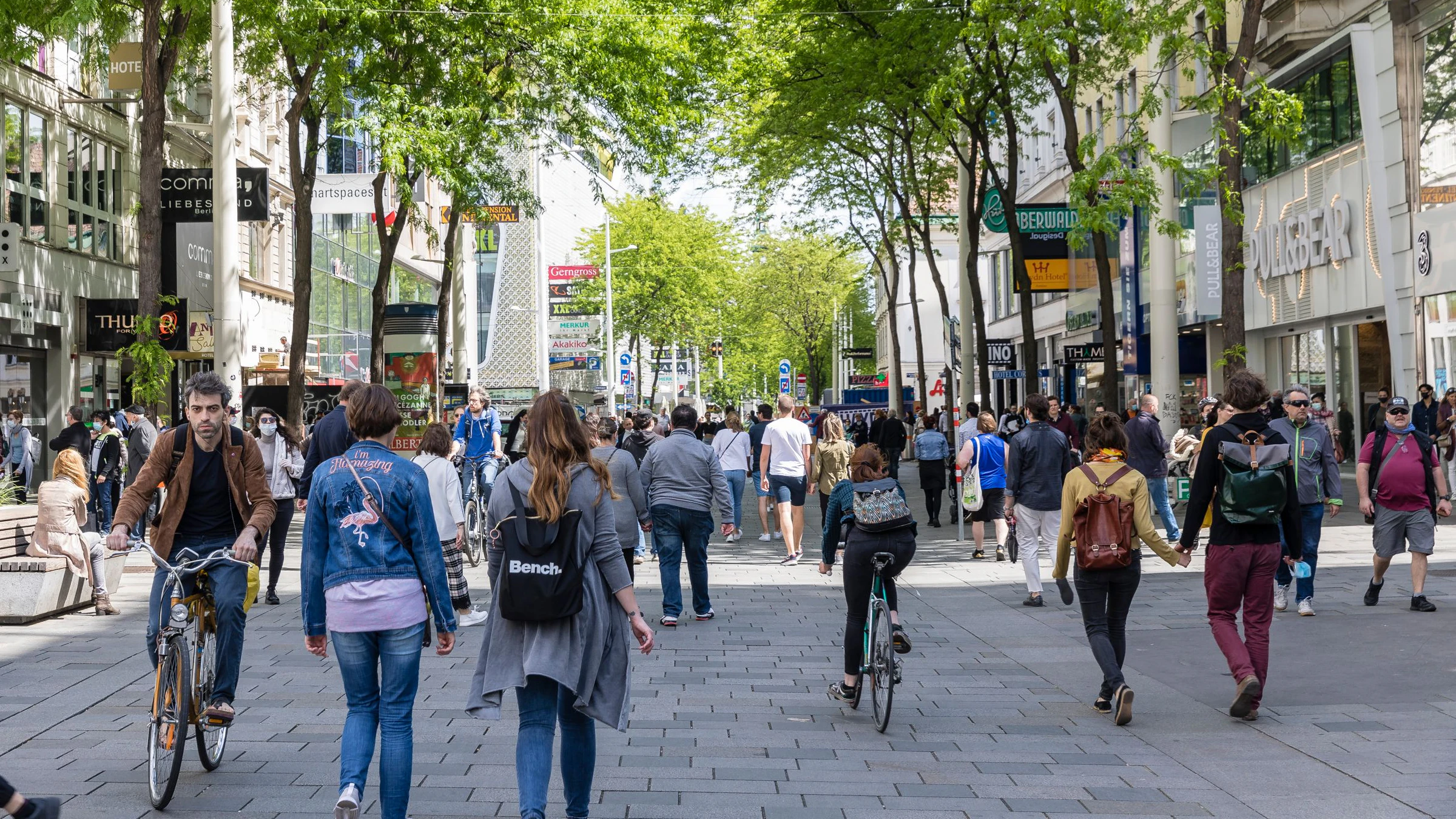 Menschen auf der Mariahilferstraße