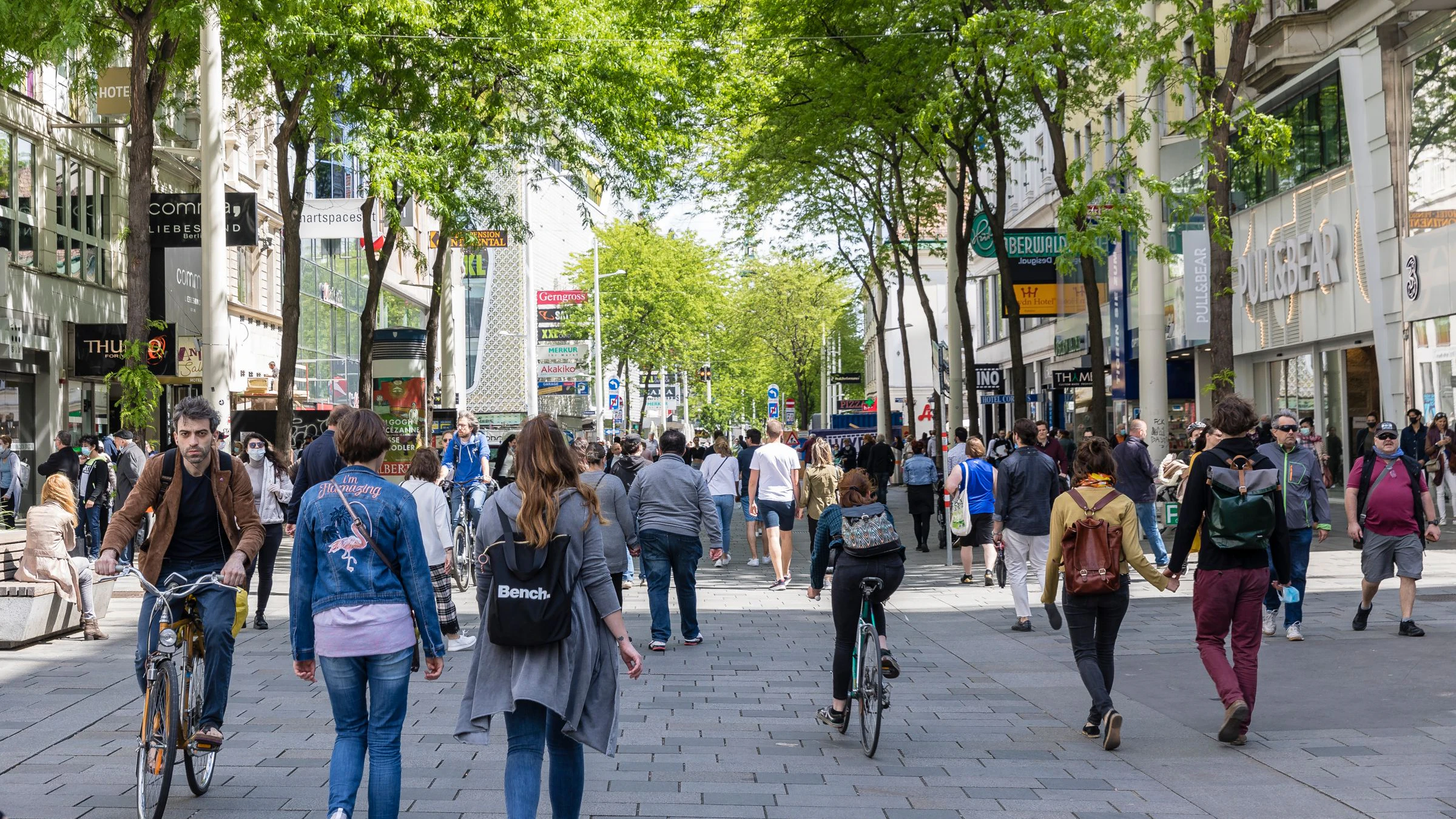 Menschen auf der Mariahilferstraße