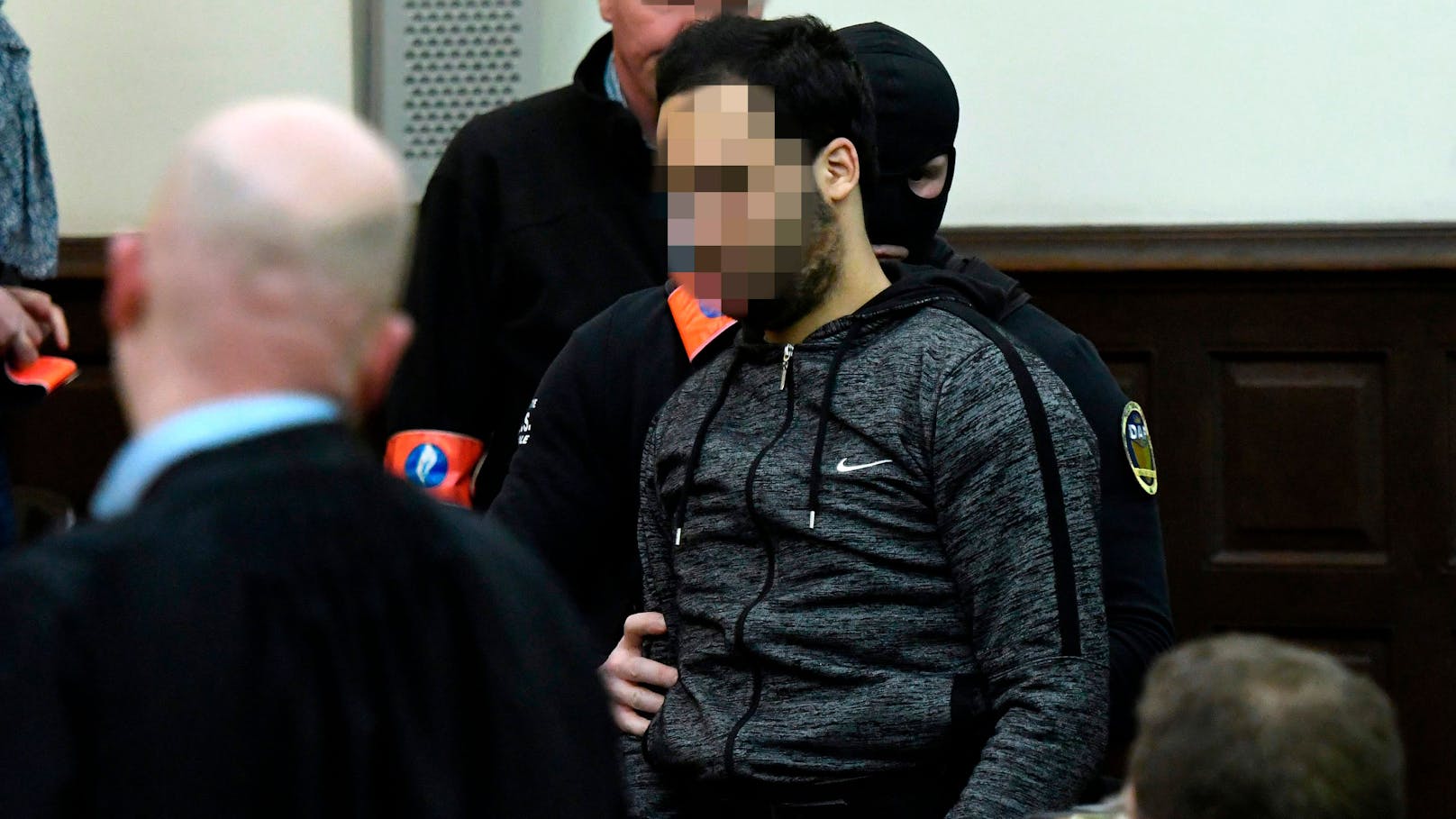 Der einzige noch lebende Attentäter Salah Abdeslam bei seinem Prozess in Belgien