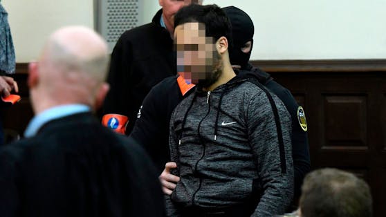 Der einzige noch lebende Attentäter Salah Abdeslam bei seinem Prozess in Belgien