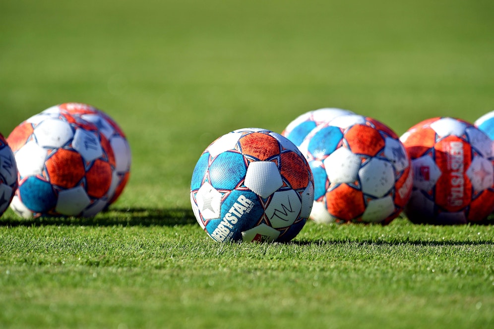 Schon bald könnten nur noch Geimpfte den Ball kicken