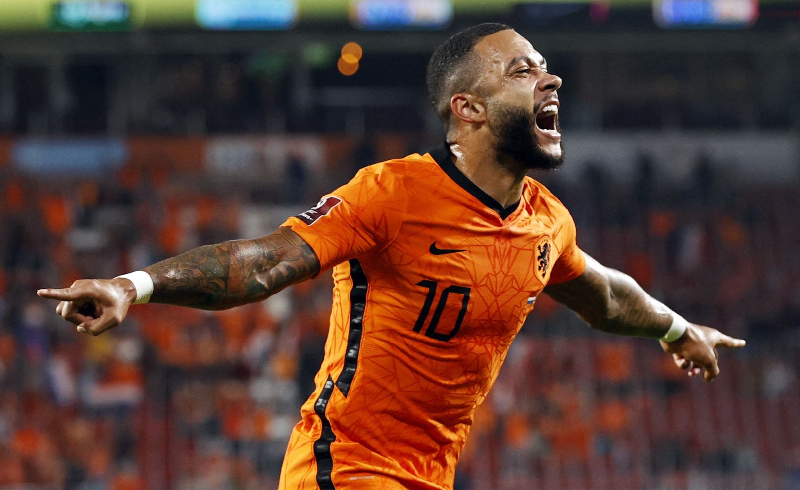 Memphis Depay geigt gegen die Niederlande groß auf. 