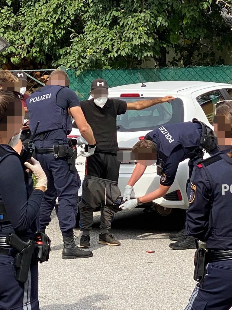 Polizei griff Flüchtlinge auf