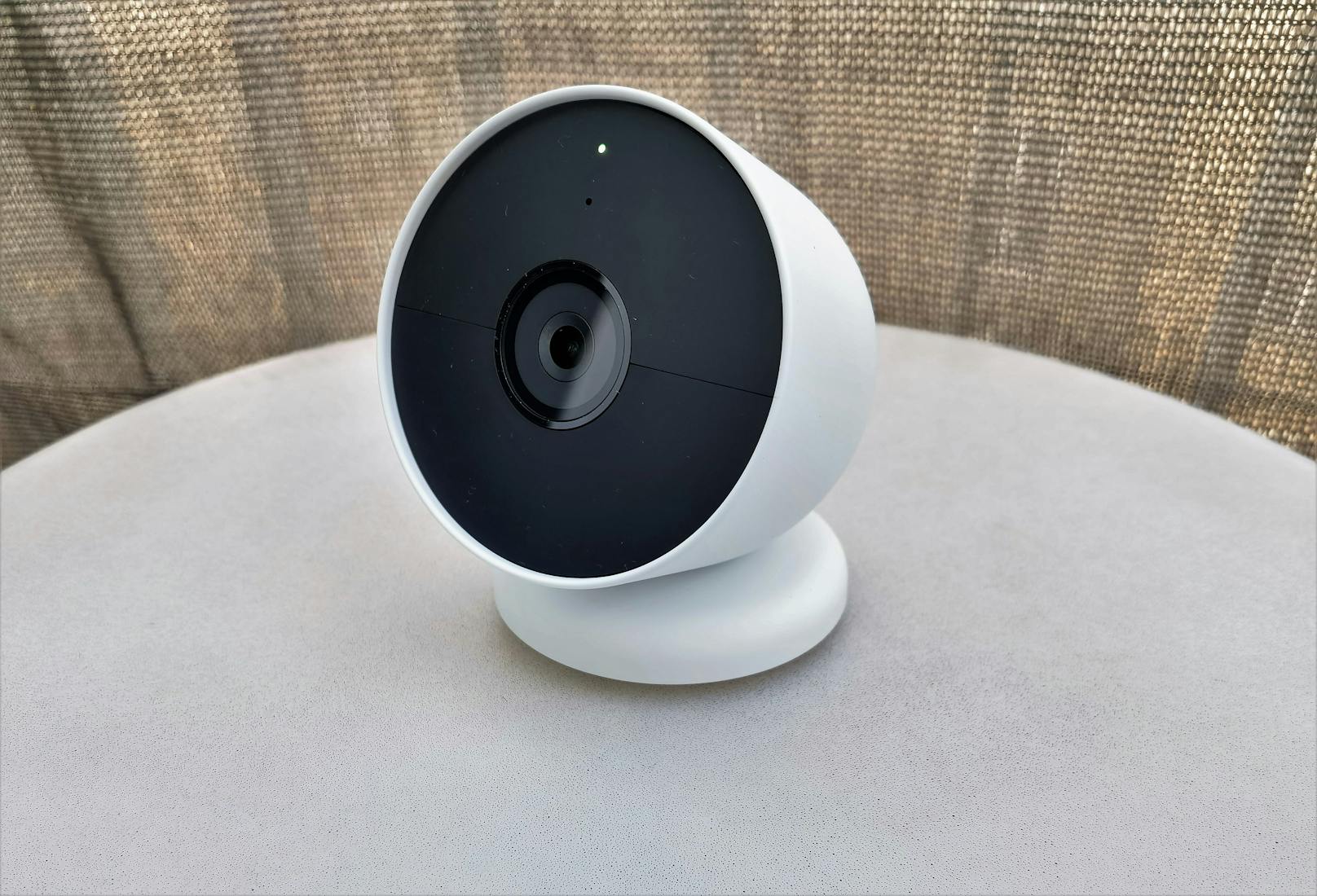 Google Nest Cam im Test: Akku-Kamera lernt Leute kennen