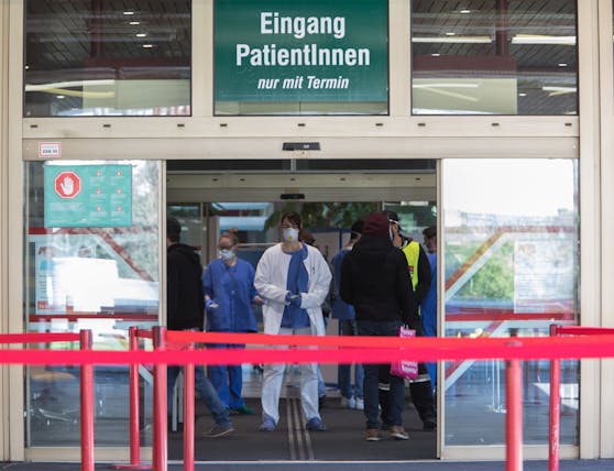 Eine Expertin stößt nun einen Selbstbehalt für Ungeimpfte bei Spitalsbehandlungen an.