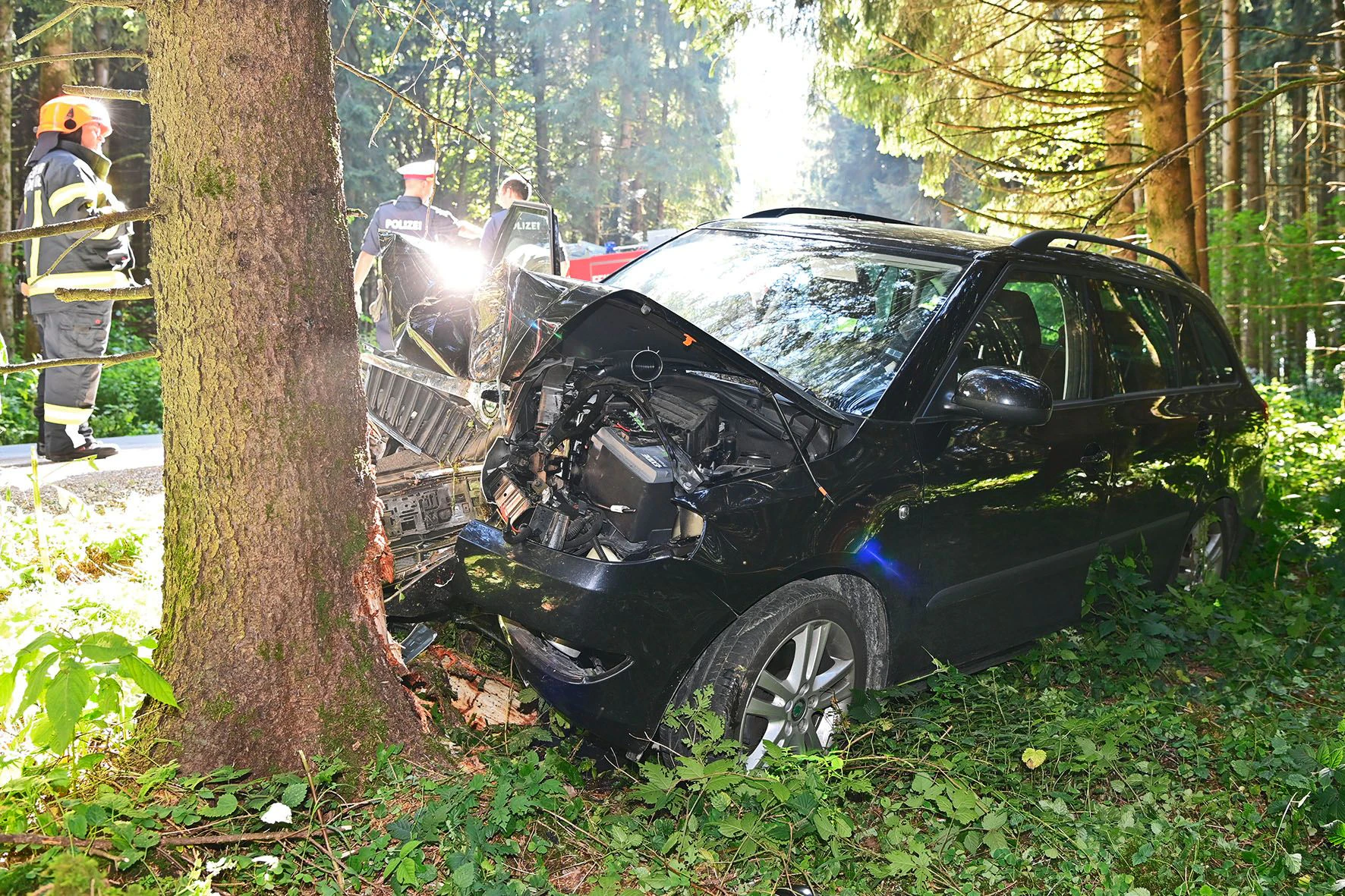 Zwei Frauen und ein Bub wurden bei dem Crash in Munderfing schwer verletzt.