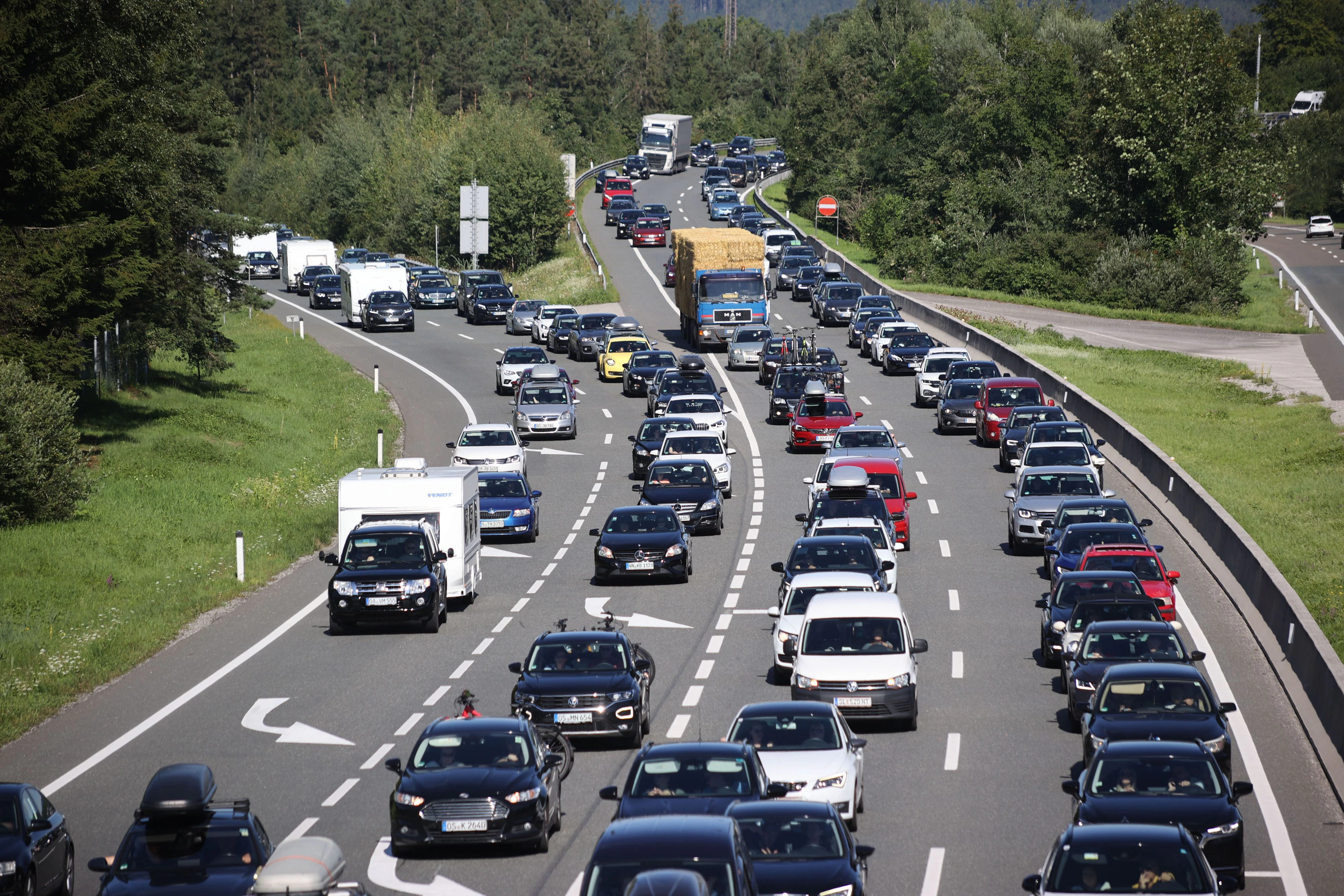 Regelmäßig kam es auf der Tauernautobahn (A10) in Salzburg zu Staus. Hier ein Bild aus dem August vom Abschnitt Walserberg