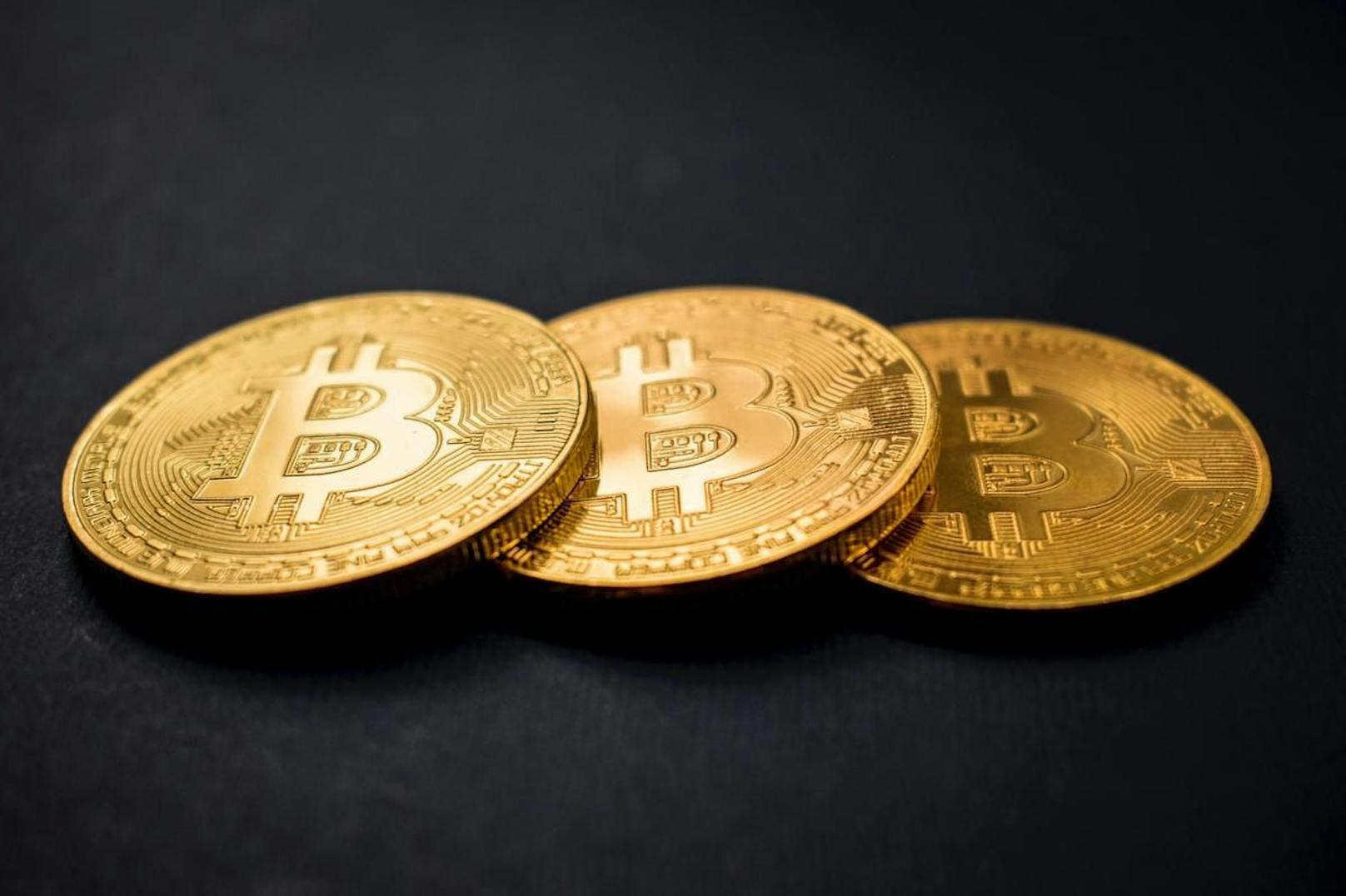 Notfalls sucht sie nach Personen, die ihnen Bitcoin in Münzen umtauschen.