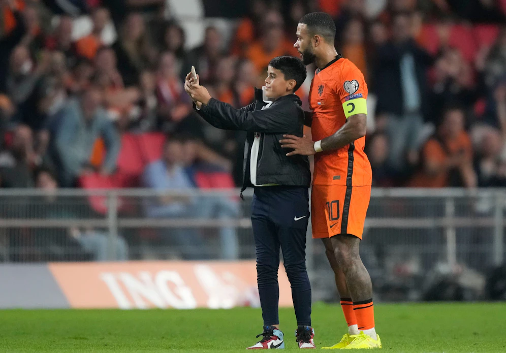 Der Busch machte ein Selfie mit Memphis Depay. 