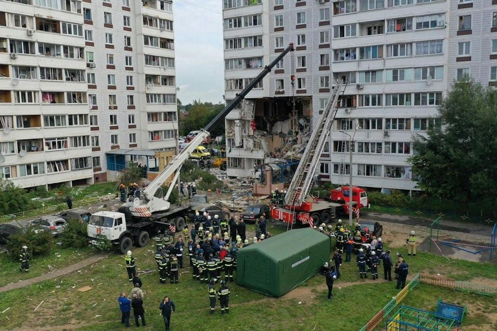 Die Einsatzkräfte standen nach der Explosion bei einem Haus in der Nähe von Moskau im Großeinsatz.&nbsp;