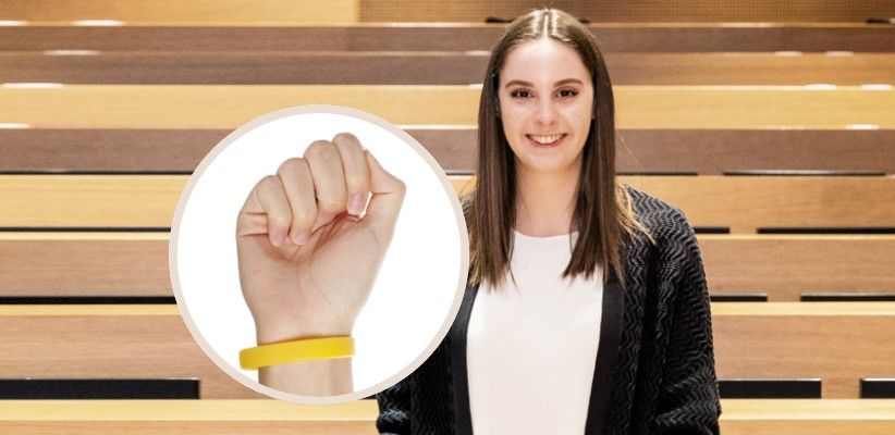 Vanessa Fuchs, ÖH-Vorsitzende an der JKU Linz, erklärt gegenüber "Heute" wie das Armband als 3G-Nachweis funktionieren soll. 