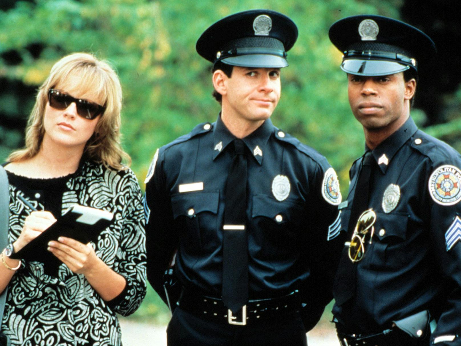 Mit <strong>Sharon Stone</strong> (links) in "Police Academy 4" (1987)