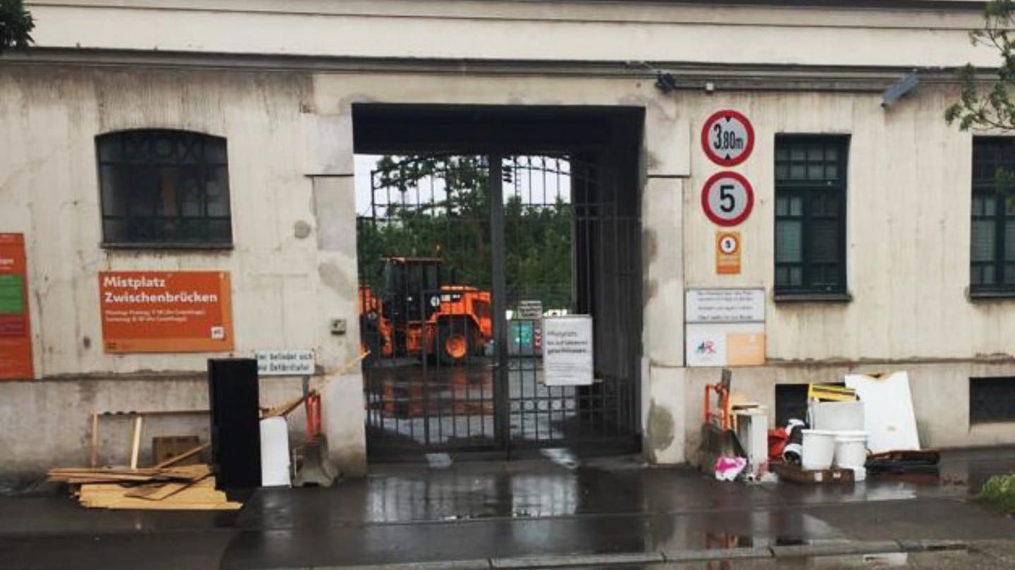 Geschlossener Mistplatz in der Dresdner Straße