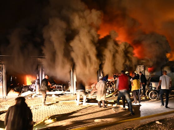 Das Feuer brach gegen 21 Uhr im Spital von Tetovo (Nordmazedonien) aus.