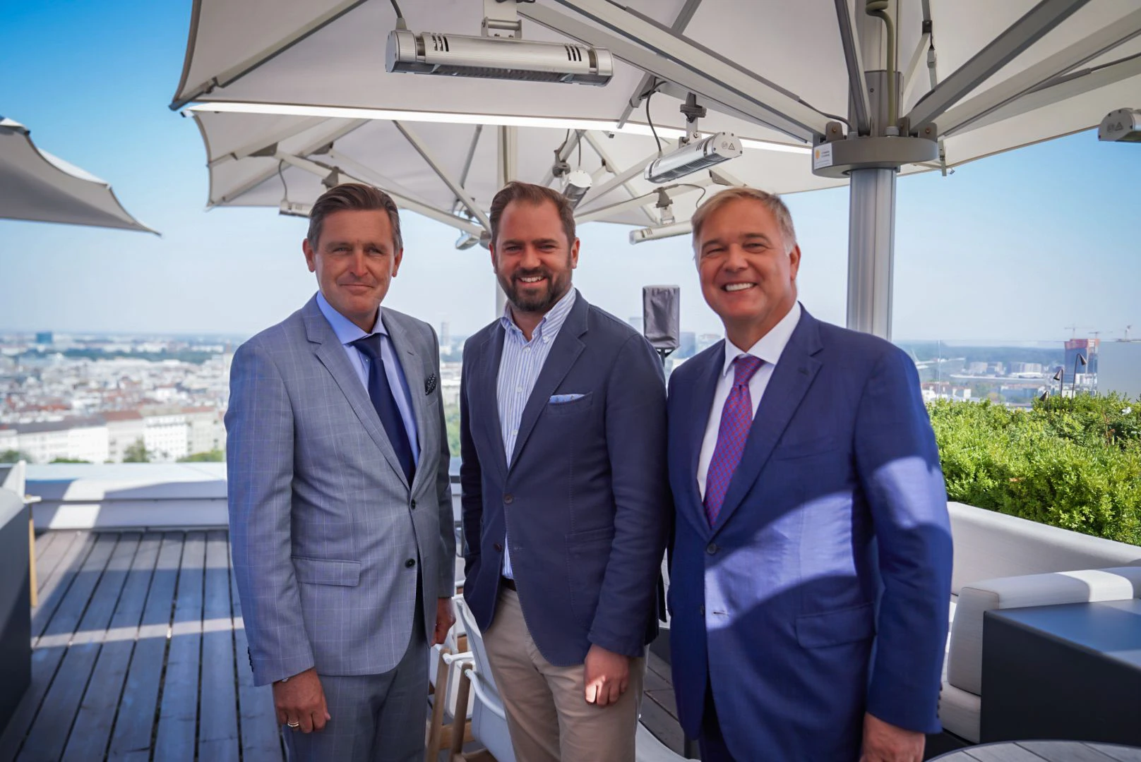 Wirtschaftsstadtrat Peter Hanke, NEOS-Wien-Wirtschaftssprecher Markus Ornig und Wiens Wirtschaftskammer-Präsident Walter Ruck (v.li.)