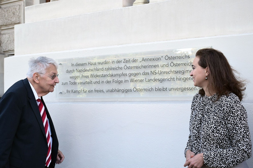 Dr. Gerhard Kastelic mit Justizministerin Zadic