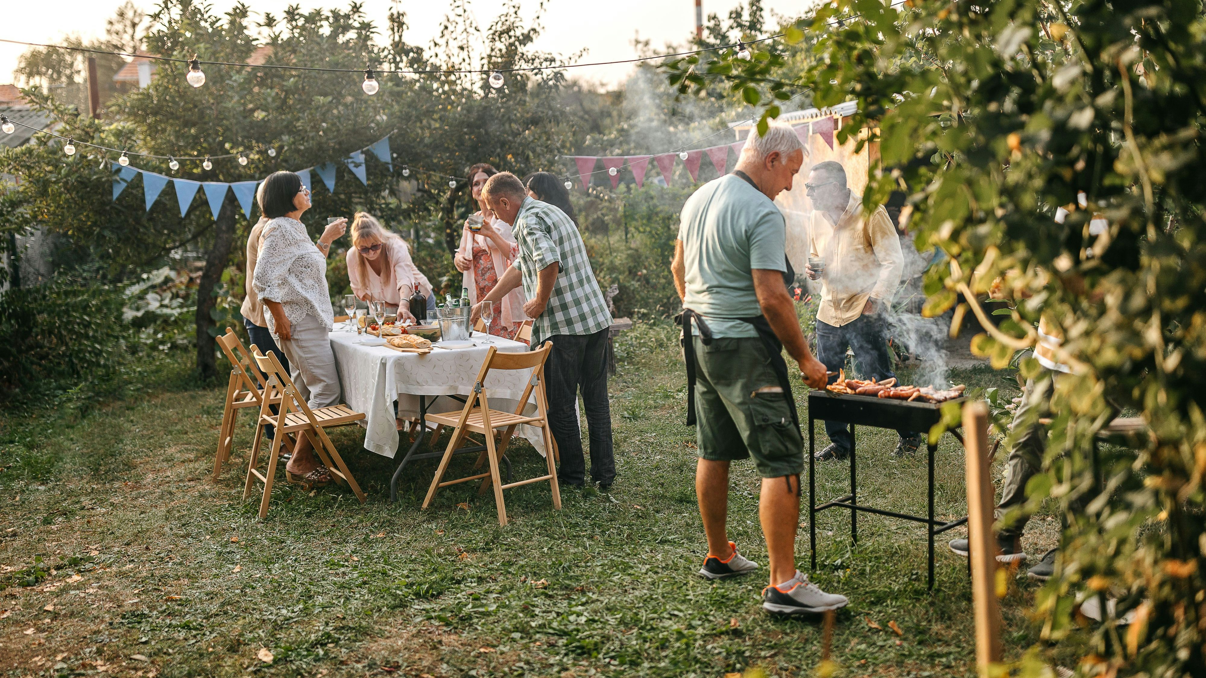 Bei Gartenpartys mit mehr als 25 Personen muss die 3G-Regel eingehalten werden.