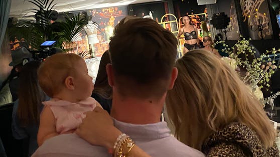 Zur Präsentation der neuen "Palmers x Marina Hoermanseder"-Kollektion reiste die Modeschöpferin mit Familie an.
