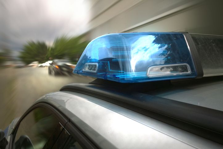 Polizisten wollten eine 39-jährige Lenkerin aufhalten weil diese zu schnell unterwegs war, doch die Frau drückte weiter aufs Gas und lieferte sich mit den Beamten eine Verfolgungsjagd.