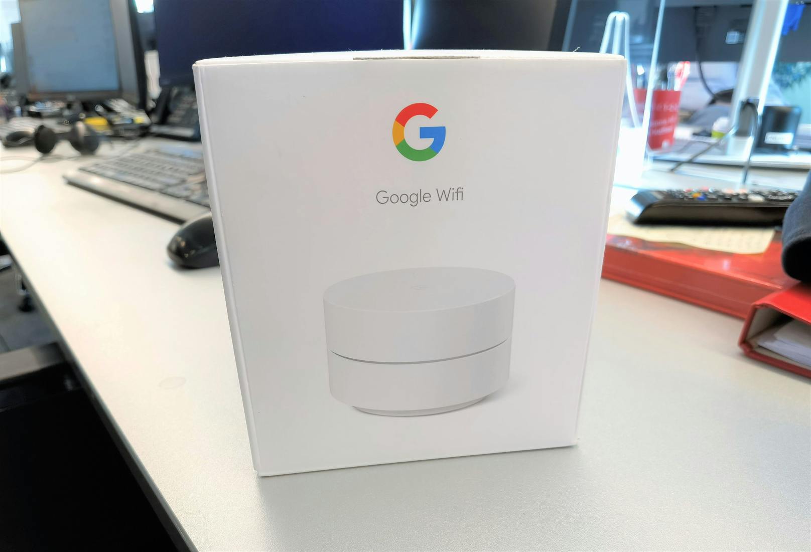 Preislich kommt der neue Google Wifi einzeln auf rund 100, im Dreierpack auf rund 200 Euro. Seine Vorteile: Mehr Anschlüsse an den Zugangspunkten und ein günstigerer Preis.