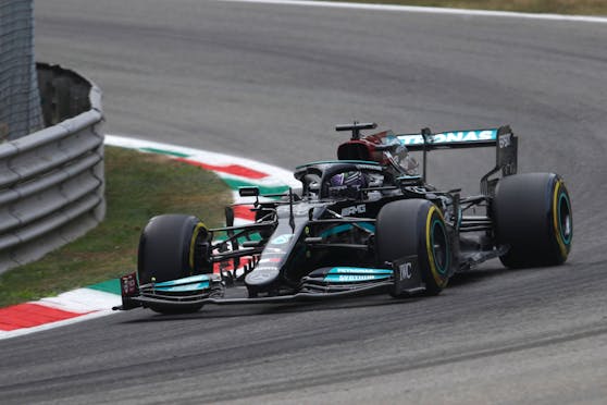 Lewis Hamilton stellt die Bestzeit im einzigen Freitags-Training auf.
