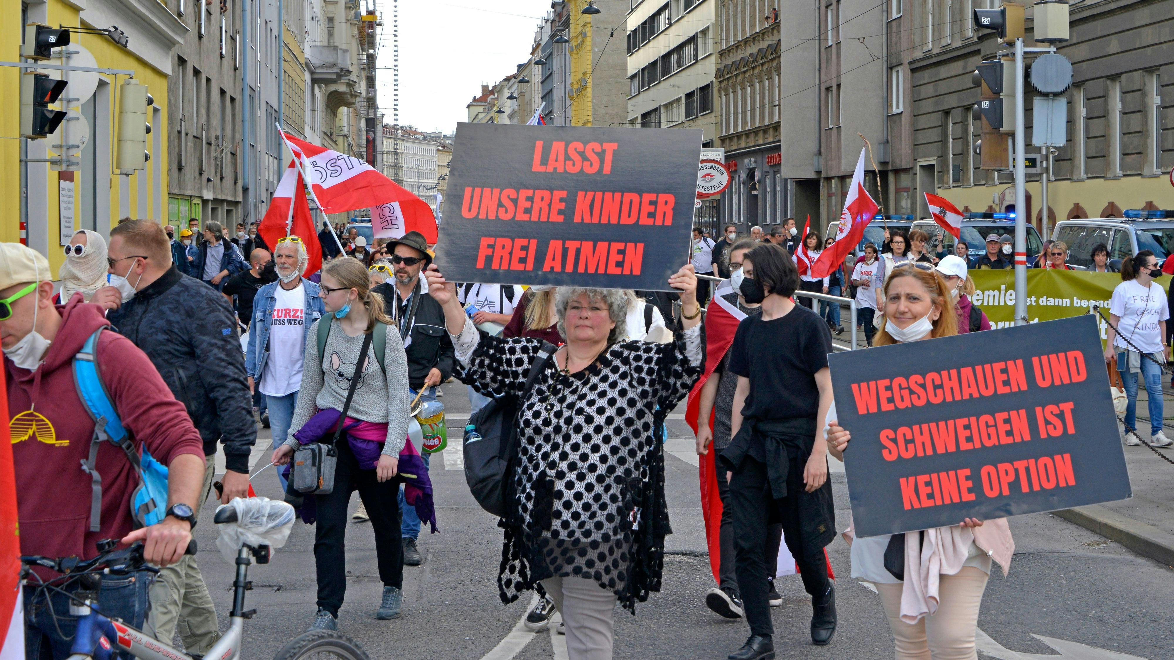 Eine Demo gegen die Corona-Maßnahmen in Wien am 15. Mai 2021
