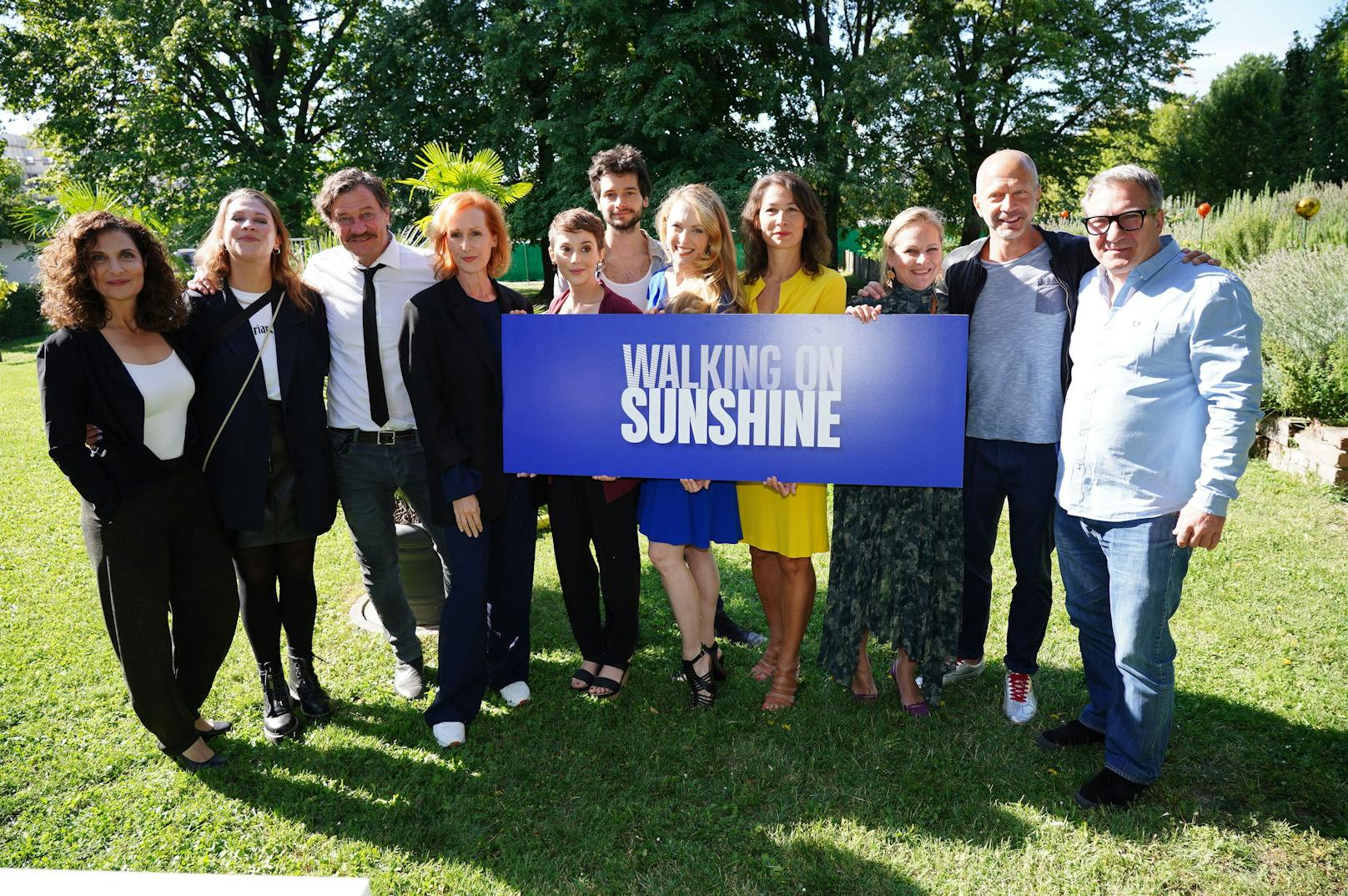 Der Cast der dritten Staffel von "Walking on Sunshine"